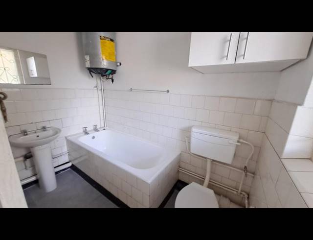 1 BEDROOM PROPERTY TO RENT IN SEA VIEW